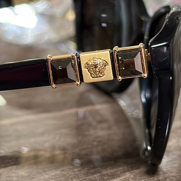 VersacenVE4293B GB1/T3 57 - Black Polarized - Picture 11 of 15